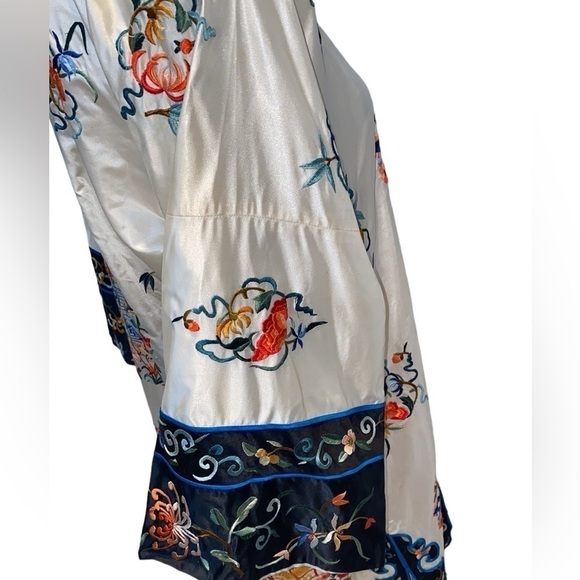 ESME white/black/multi Silk/Rayon Vintage opera coat.Handmade. Size Large. - Picture 8 of 14